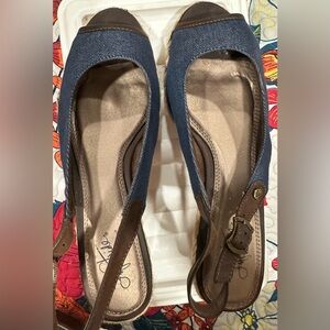Life Stride Blue Denim Low Heel Espadrille Sandals Size 10M